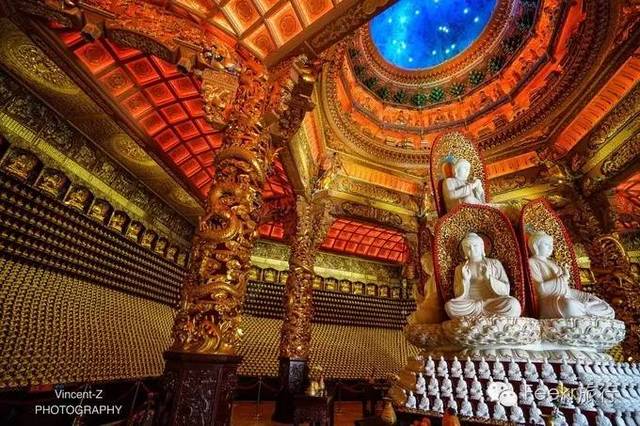 宝林寺最高处的万佛殿,里面摆有上万尊金漆佛像.