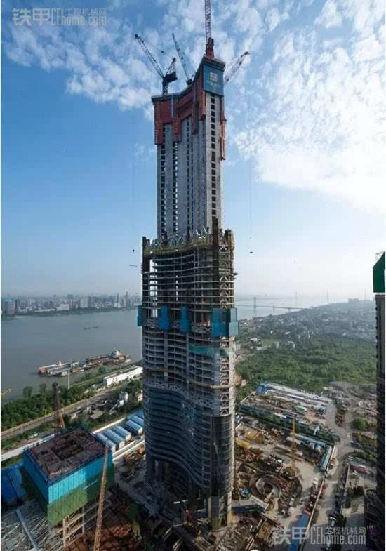 世界第三高楼——高度突破"300米"大关