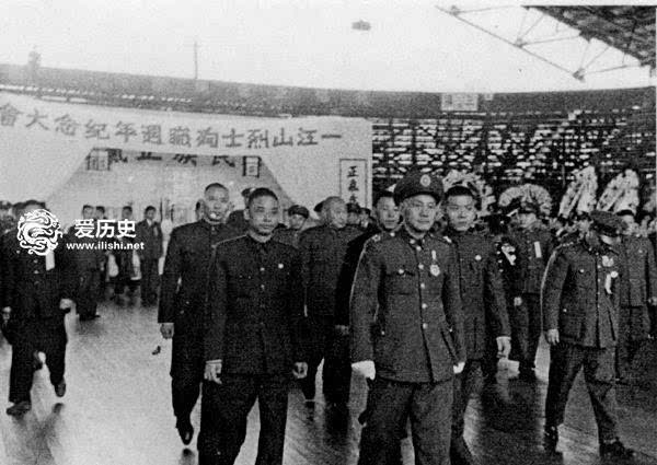 一江山岛战役后美国第7舰队司令普莱德建议蒋介石放弃大陈,固守台湾.