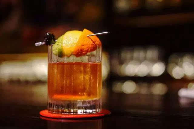 negroni 除了有波士忌相伴,酒匠在六月也推出各式negroni,非常值得