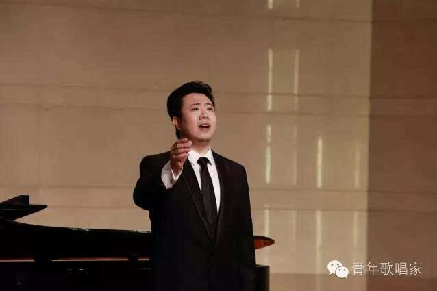 中国青年歌唱家男中音郭江滨老师音乐会上演唱《我的深情为你守候》