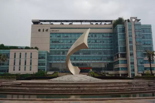 浙江财经大学图书馆前身为浙江财政学校图书馆,始建于1974年.