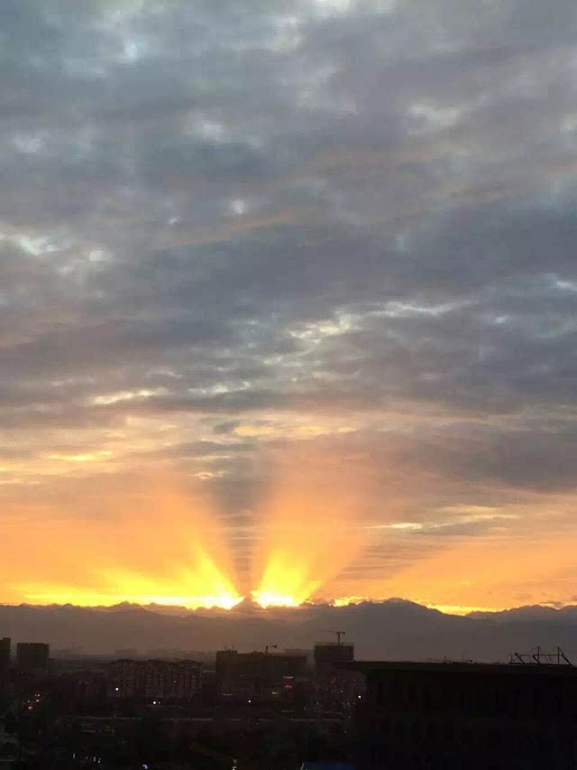 成都天空惊现百年未遇异象!