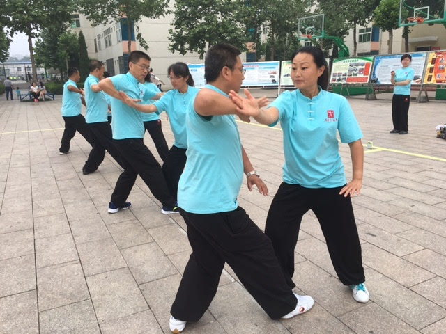 中国人口可按男女老少进行分组_中国地图(2)