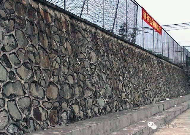 毛石挡土墙