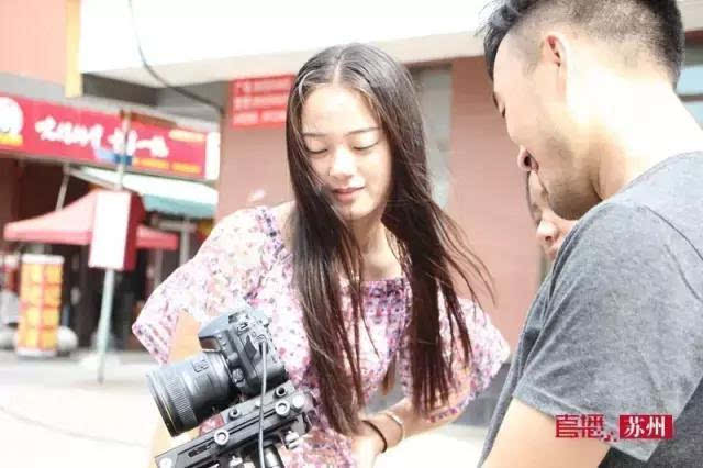 95后女主播馨儿长相甜美 胸部以下全是腿