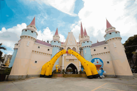原来 现在叫惟乐快乐谷儿童公园啦 一进大门 标志性的城堡 白天是