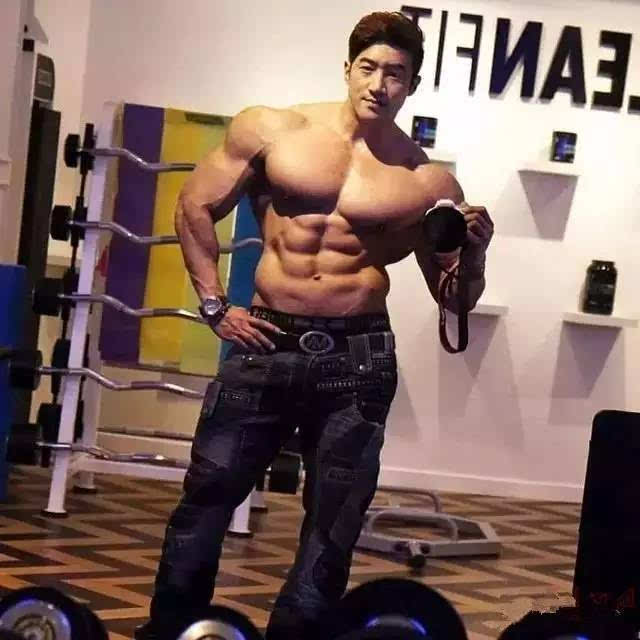 韩国最强壮健身男模黄哲勋,劲爆肌肉碾压欧美人!