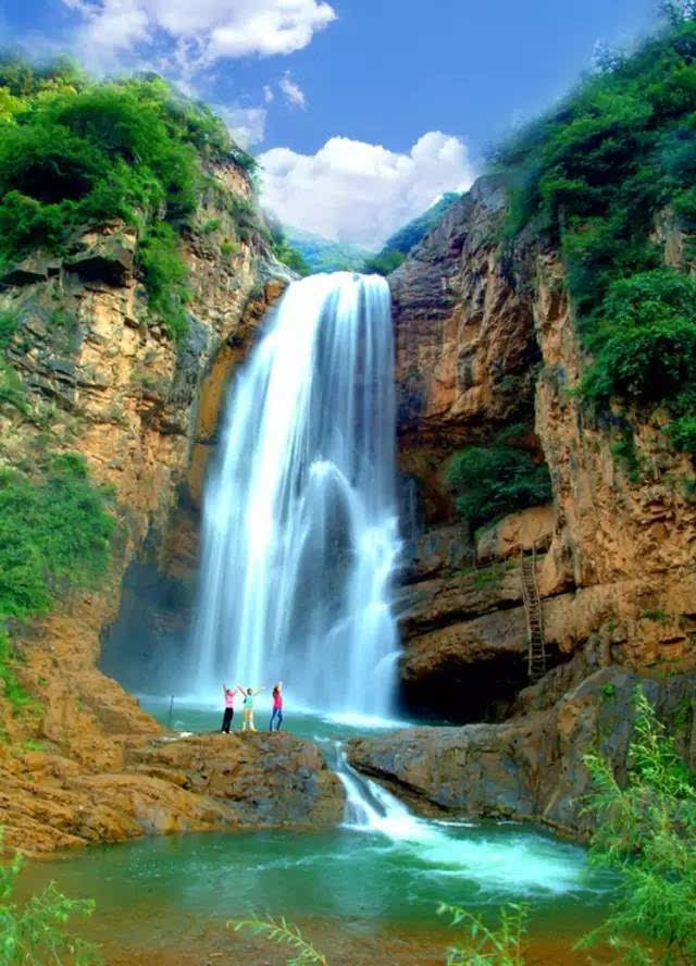 豫西大峡谷是小编在三门峡最喜欢的景区,原始森林,翠岑幽谷,飞瀑高悬