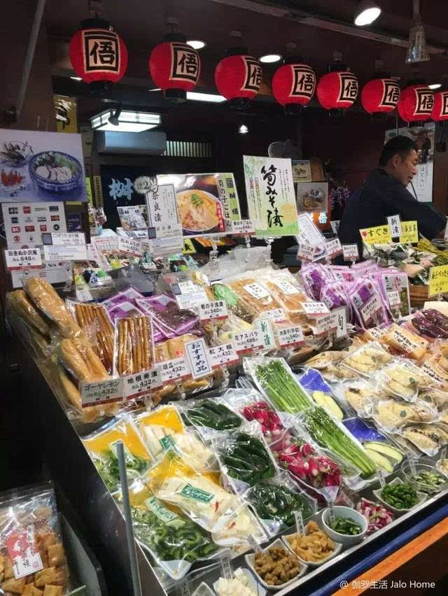 日本料理里不可缺少的一味就是酱菜(渍物),锦市场里有多家著名的酱菜