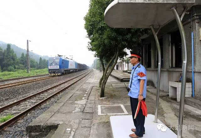 据成都铁路局重庆车务段介绍,管辖内48个车站,像长河碥这样的五等小站