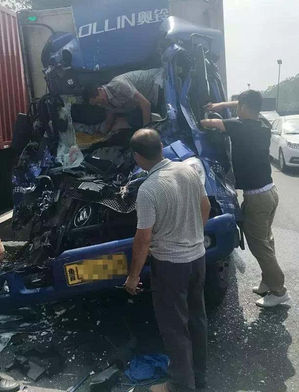 办案途中路过车祸现场 仙居好干警救人获赞