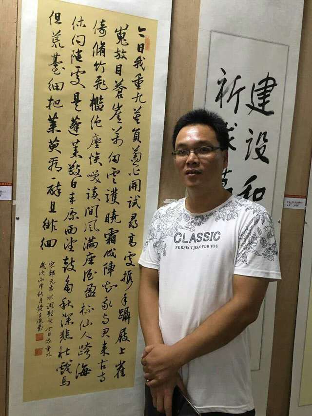 迎国庆汕头潮阳首届书画工艺美术展在海门举行