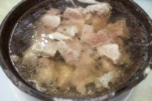 贴秋膘!土猪肉汤炖得清亮,除了客家人真没哪里这么讲究了