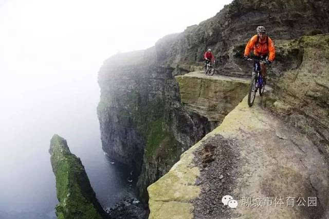 自行车骑行者的终极梦想,登山,一不小心就会掉下悬崖万劫不复