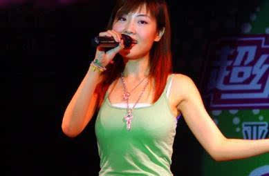 在美国的洛杉矶,王媞还参加了国际华裔小姐选美,并获得了赛区冠军.
