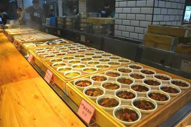 滨江这家公司的食堂能同时容纳8000人,东西多到吃大半年都不重样!