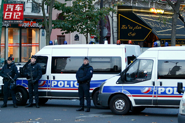 法国警车标志307.法国本土品牌居多,比如标志,雪铁龙,雷诺.
