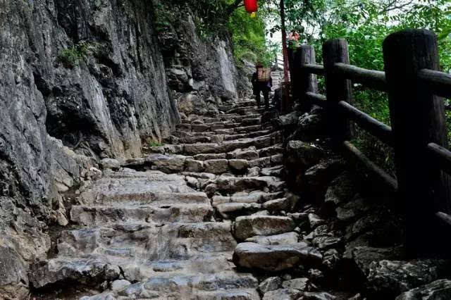 五尺道又称滇僰古道,僰道,是连接云南与内地的最古老的官道,为连接川