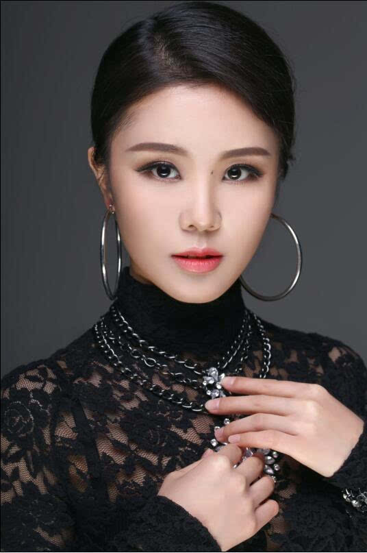 艺人档案:中国内地女歌手 高兰萨朵