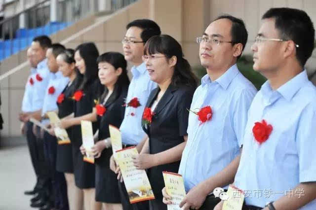 庆群校长在讲话中鼓励全体学生学习奥运精神,成为最好的自己.