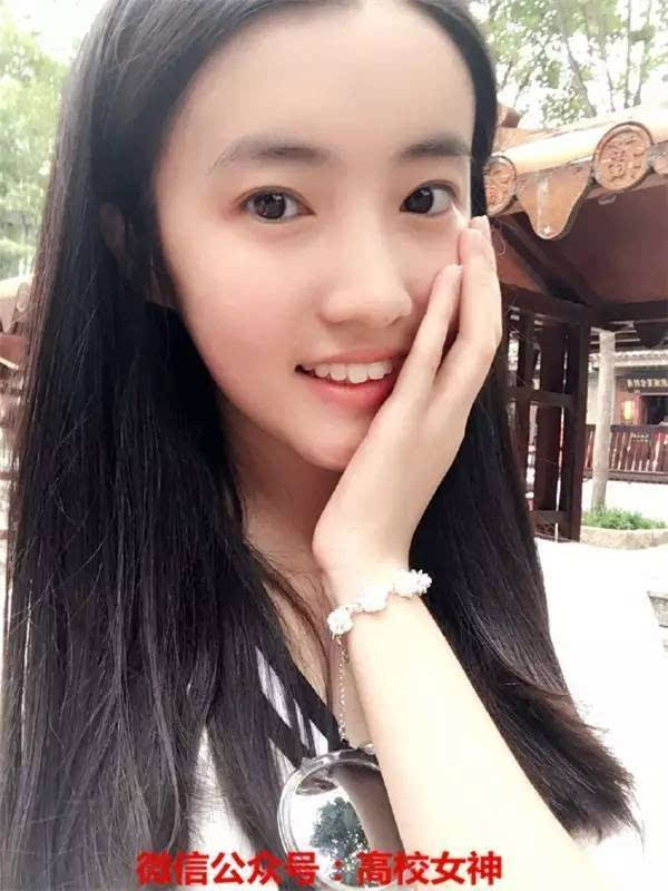 16岁高中美少女清纯可爱,网友惊呼:林依晨妹妹!