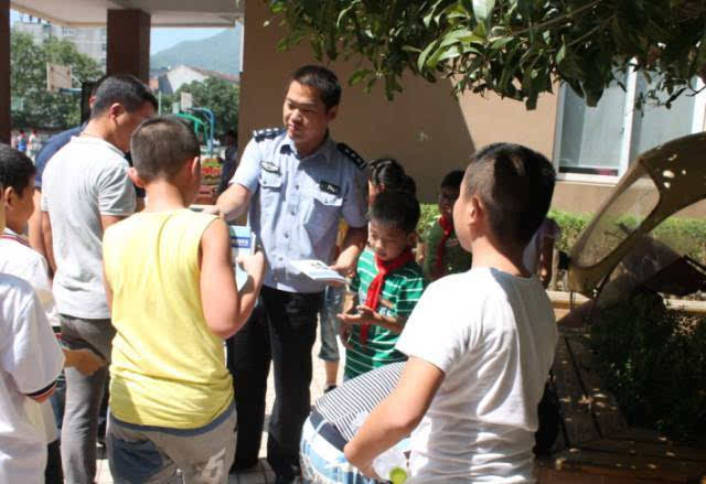 水头这个民警火了!他叫陈伟