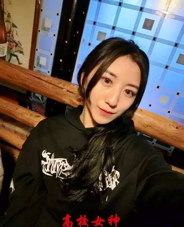 吉林艺术学院大一女神陈婉晴 阳光可爱的东北美女