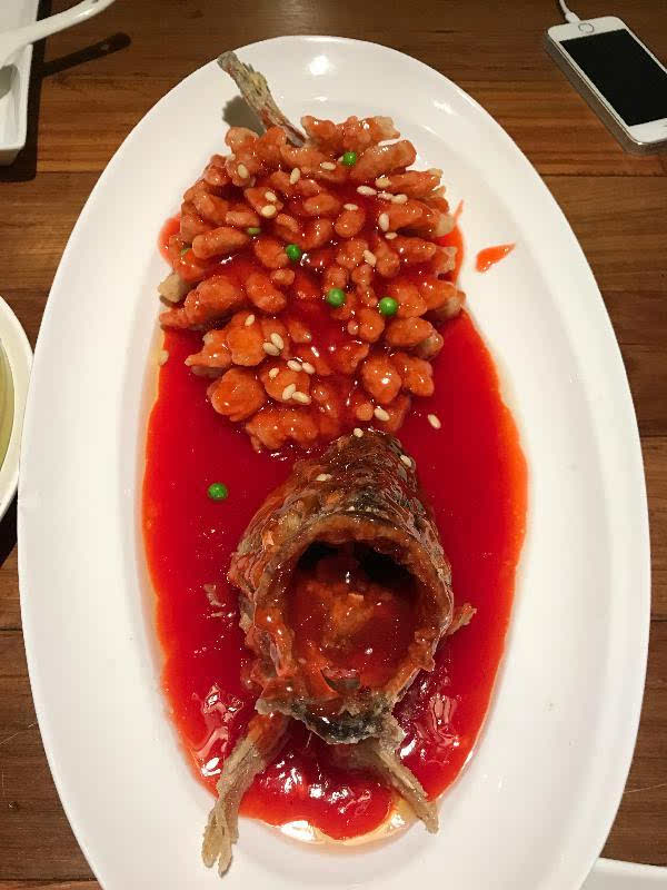 松鼠桂鱼是淮扬菜的代表作品.