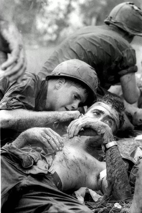 越南战争的照片,不管是彩色的还是黑白的,应该算是历次大战中最多的了