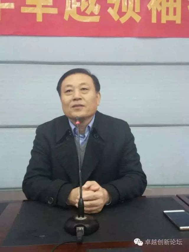 在隆重的奏唱国歌仪式后,阜阳一中刁卫华校长致开幕词,他说:首先我