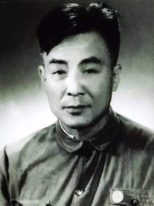 059:胡也频(1903-1931):福建福州人,左联五烈士之一,著有《圣徒》《鬼