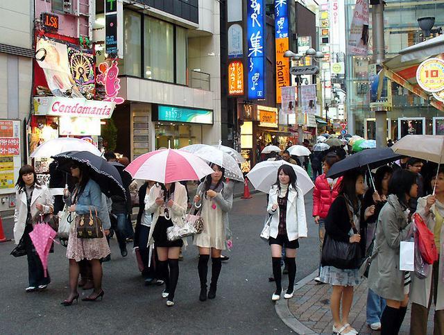 实拍日本街头 中国人看完之后都脸红了