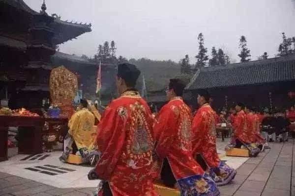 道教祭祀传统礼仪"三跪九叩"怎么做才正确