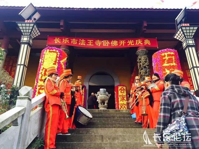 视频一 视频二 视频三 卧佛地处唐朝法王寺的中轴线上,其正南面30