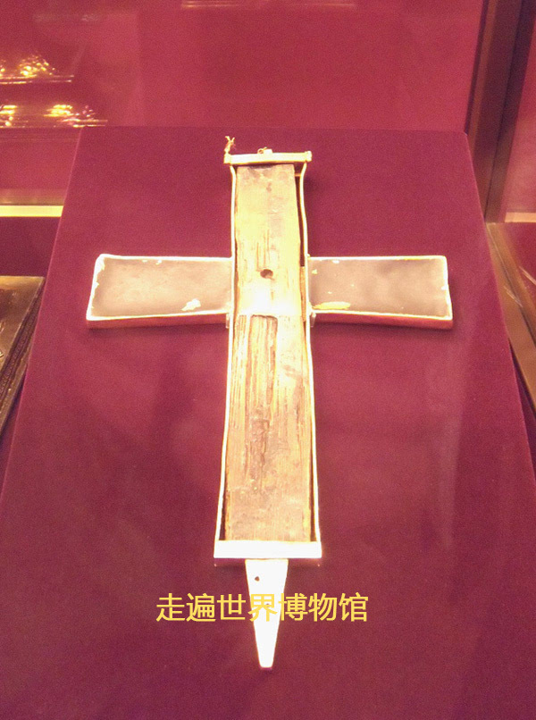 在博物馆里看到耶稣被钉的十字架残片时,我惊呆了