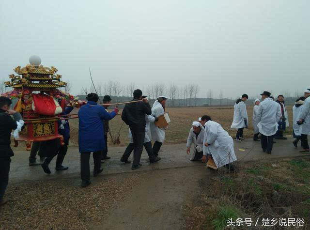 安陆农村葬礼:伯父去世,现场拍照片,永久怀念!