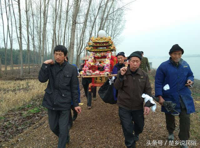 安陆农村葬礼:伯父去世,现场拍照片,永久怀念!