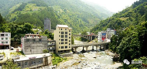 双龙镇位于巫山县中北部.三峡工程移民搬迁镇.面积141.99平方千米.