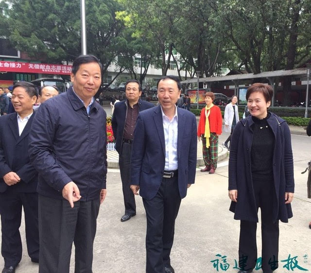 福建省直机关率先垂范,献血车开进屏山大院,组团献血温暖冬天