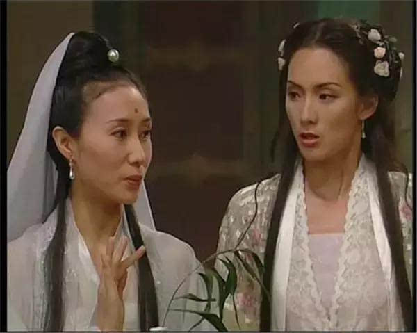 在《莲花童子哪吒》中饰演殷夫人,也就是哪吒的母亲,对儿子的那份爱和