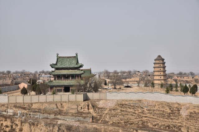 大秦寺塔 大秦寺塔位于中国西安周至县城东南20公里的终南山北麓,是