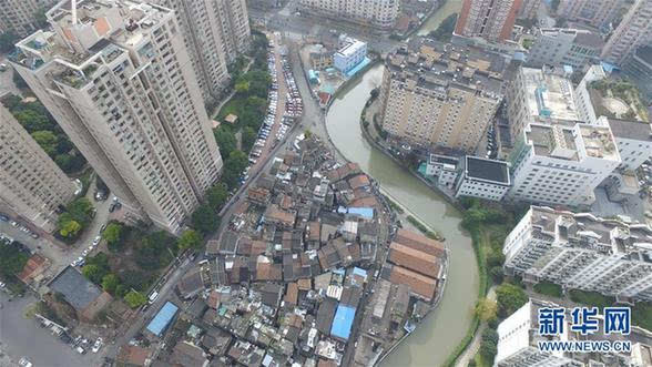 这是航拍的上海市虹口区嘉兴路街道张桥居民区与周边的楼盘(1月9日摄)图片