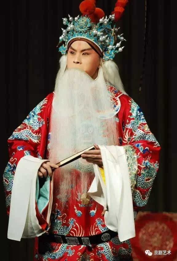 王宁表达对他出演该戏的不满,争议的根结还在于对"何为京剧"的理解上