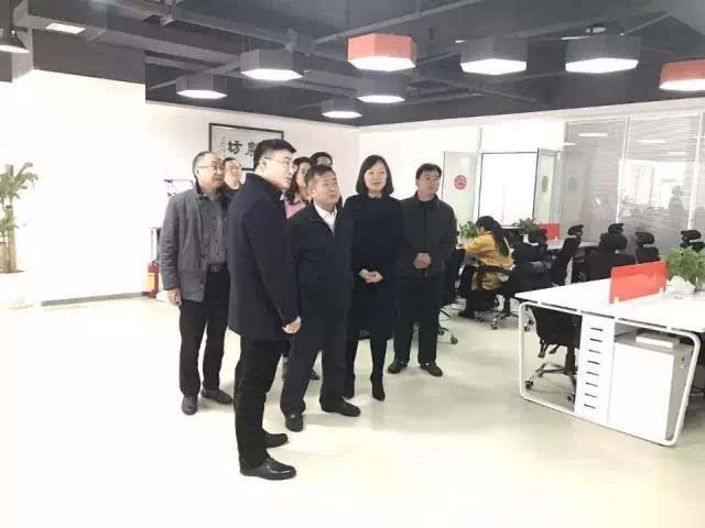 湖南省委专职副主委马石城;长沙市政协副主席,民进长沙市委主委李平