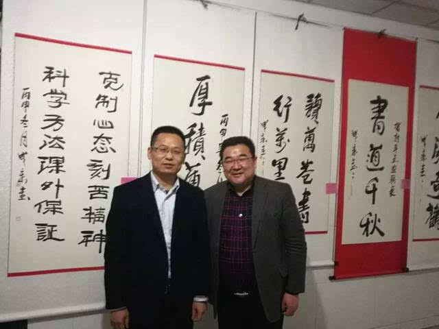 郸城县人,中共党员,教育硕士,经济学博士,中学高级教师,河南省特级