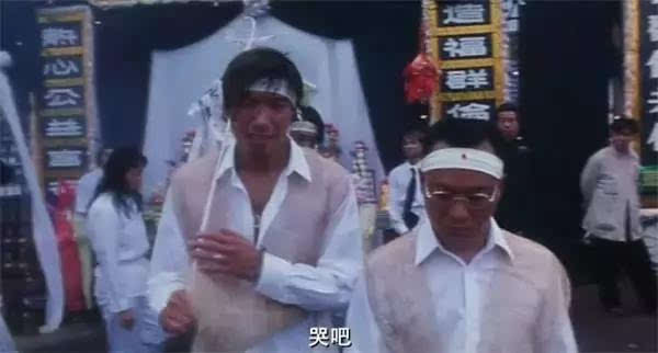 在《古惑仔之洪兴十三妹》中又和靓坤吴镇宇,咸湿大军做在一起打麻将