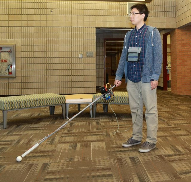 阿肯色大学的cang ye博士开发的一种智能机器人拐杖能够帮助视力低下