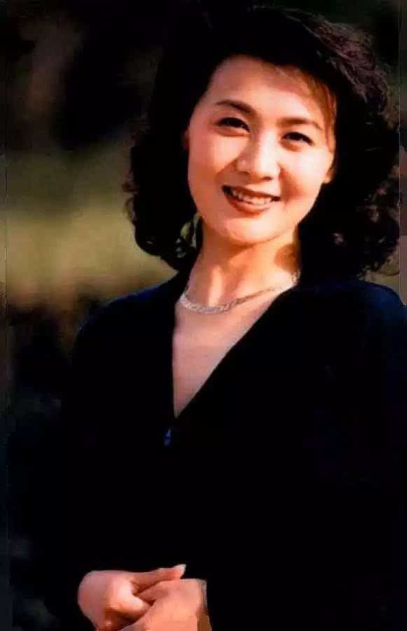 李媛媛的父亲是戏剧导演,母亲做艺术行政工作.