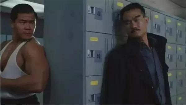 香港史诗级经典黑帮电影《跛豪》中饰演阿豪的手下小虾,对跛豪忠心